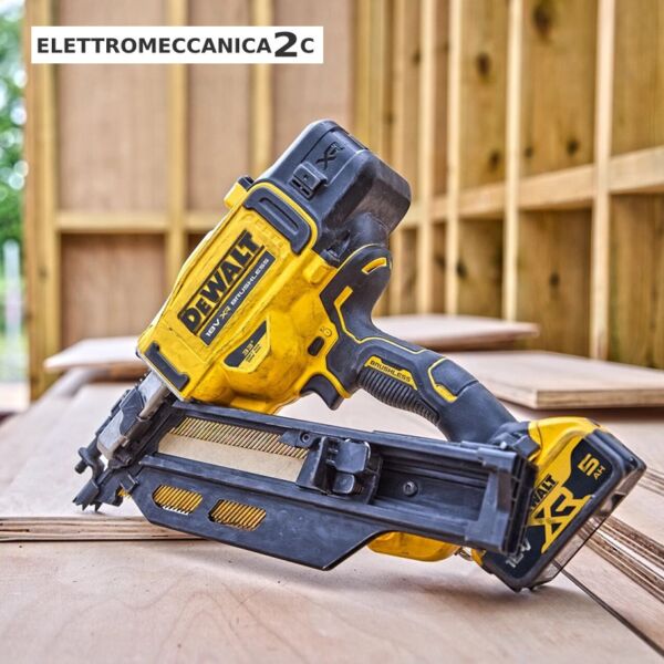 DEWALT DCN930N-XJ chiodatrice chiodi con testa a D 50-90mm 18v solo macchina - immagine 2